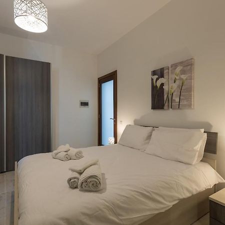 Sunny Penthouse Wterrace And Open Views Apartment Сейнт Полс Бей Екстериор снимка