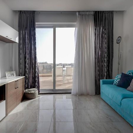 Sunny Penthouse Wterrace And Open Views Apartment Сейнт Полс Бей Екстериор снимка