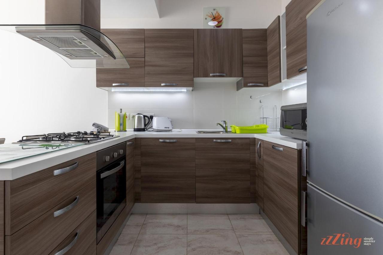 Sunny Penthouse Wterrace And Open Views Apartment Сейнт Полс Бей Екстериор снимка