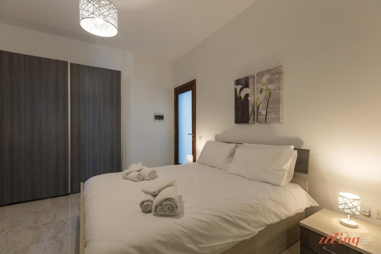 Sunny Penthouse Wterrace And Open Views Apartment Сейнт Полс Бей Екстериор снимка
