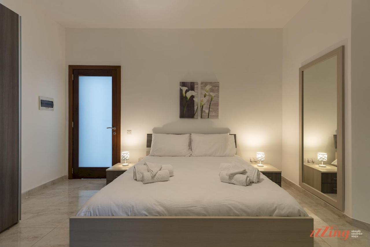 Sunny Penthouse Wterrace And Open Views Apartment Сейнт Полс Бей Екстериор снимка